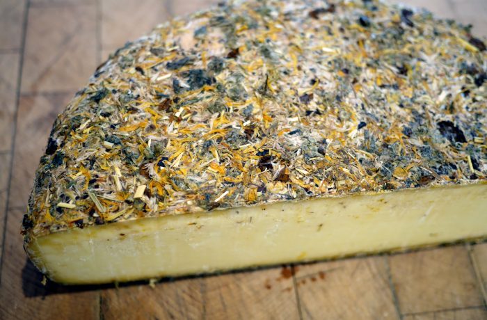 Tomme aux fleurs sauvages